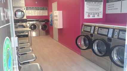 Laverie Libre Service WASH 'N DRY CONCEPT 7/7, Laverie Automatique à Miramas